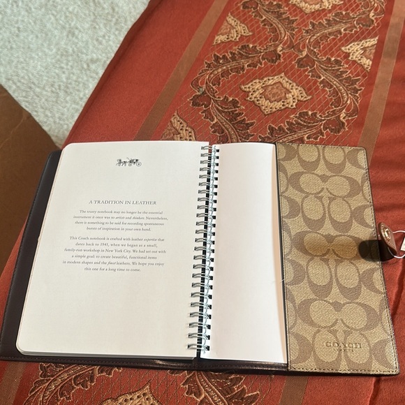 NWT signature Coach notebook.***HOST PICK*** - Picture 4 of 9